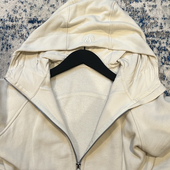 Lululemon cropped bone cropped full zip scuba size 4! - Picture 2 of 2